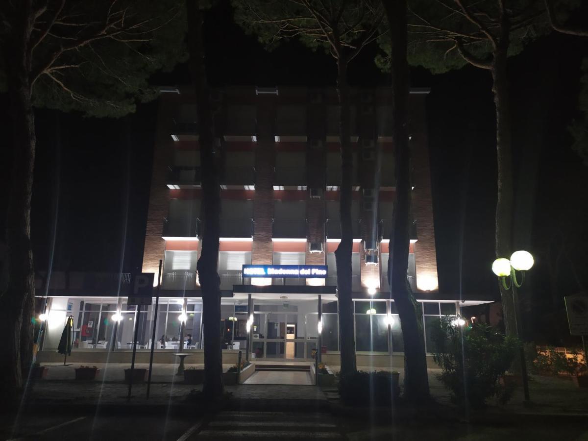 Hotel Madonna Del Pino 切尔维亚 外观 照片